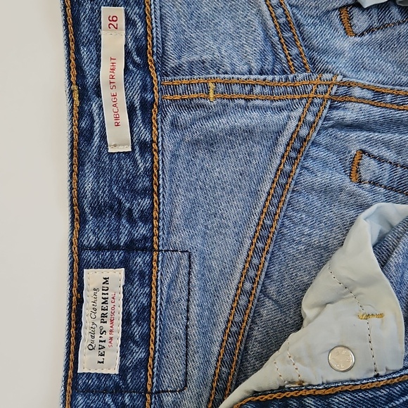 Levi's Ribcage Straight Denim - Picture 4 of 5